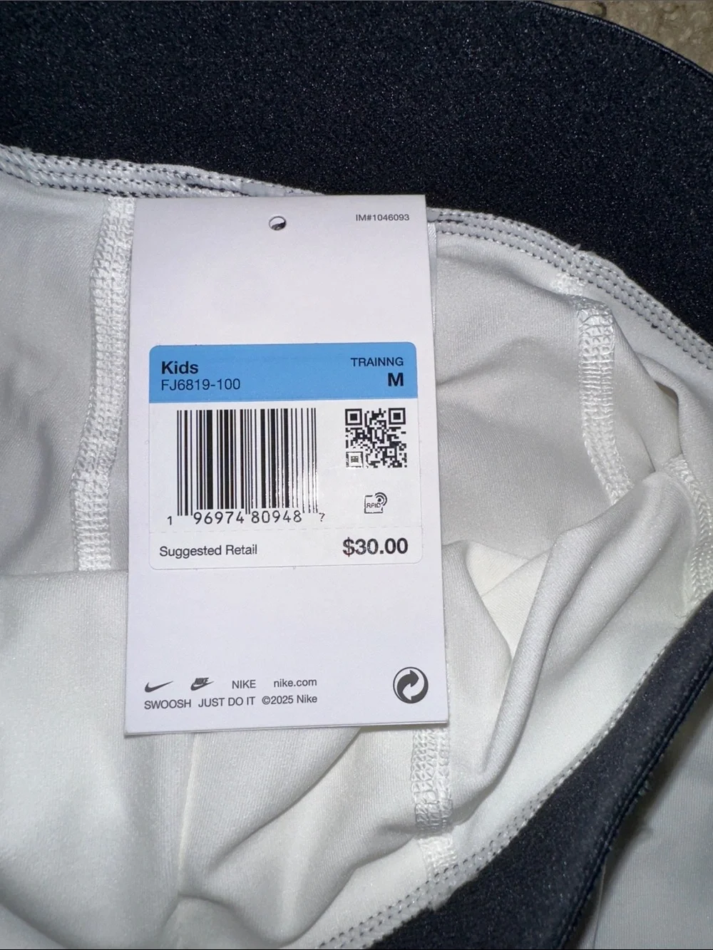 NWT Nike Pro Big Kids’ Dri-Fit 3/4-Length Tight Fit White and Black Tights (M)